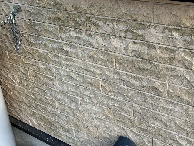 行方市で外壁の汚れとひび割れが気になり現地調査 木部劣化も確認した事例